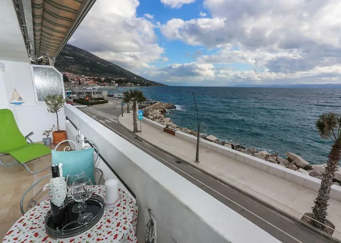Amazing Waterfront Apartments